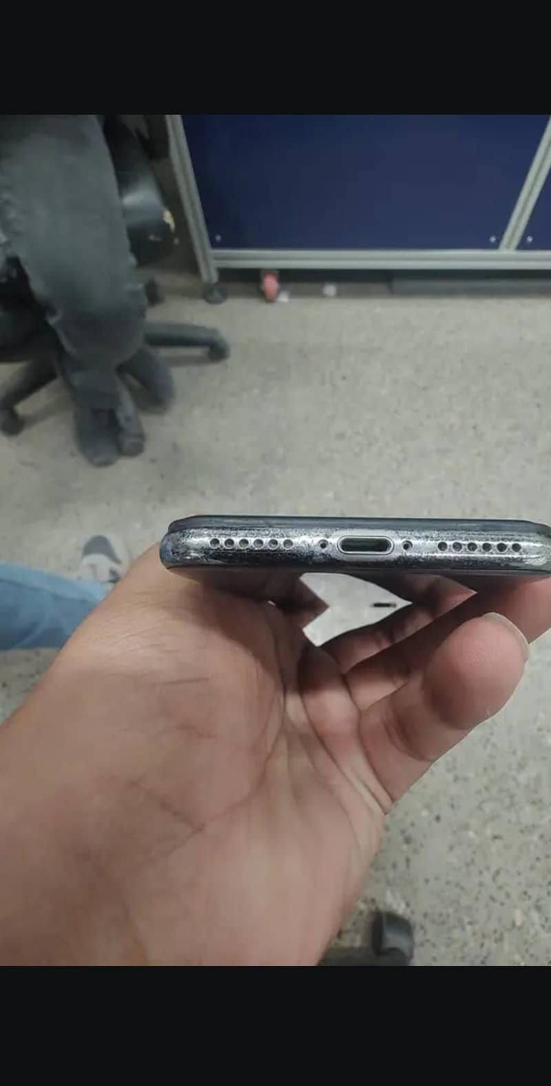 Apple iPhone X 4