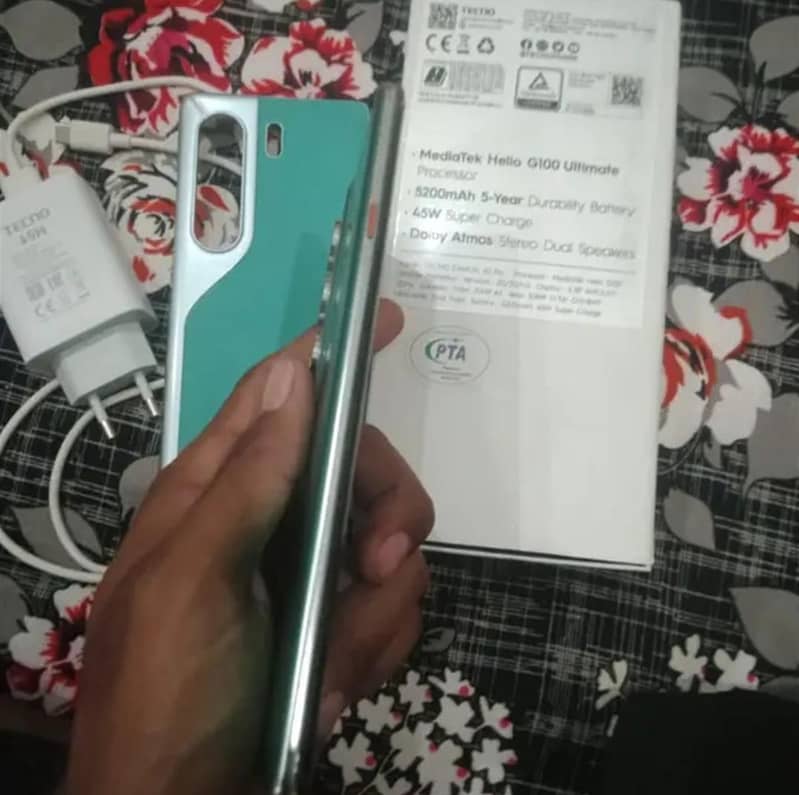 Tecno CAMON 40 Pro 4
