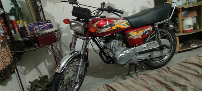 Unique UD 125 2025
