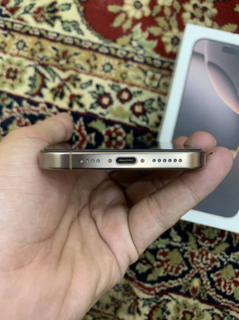 Apple iPhone 16 Pro Max 4