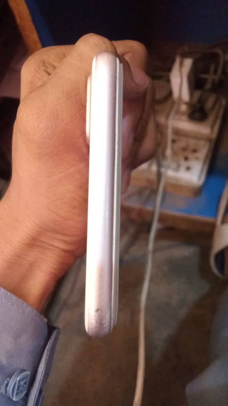Apple iPhone 7 Plus 0