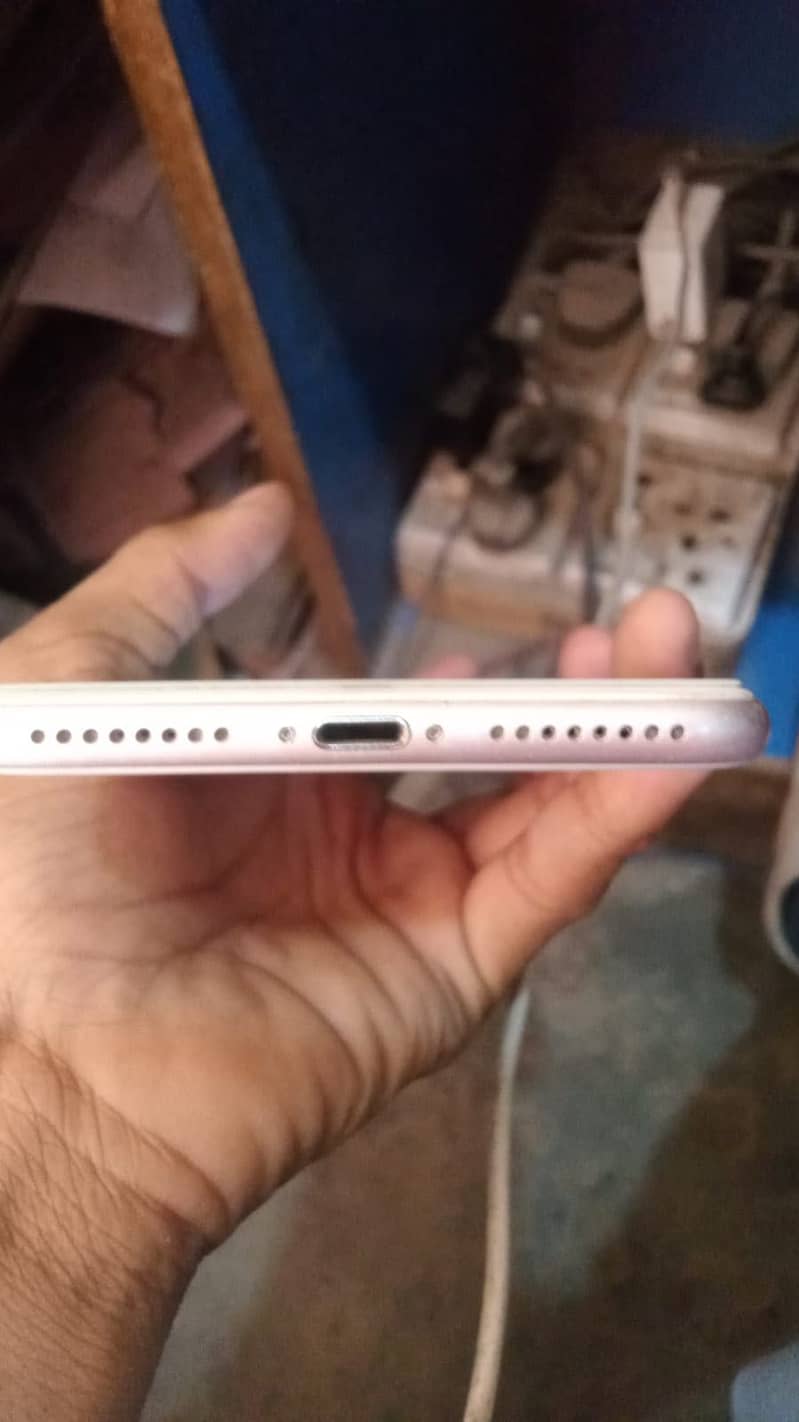 Apple iPhone 7 Plus 1