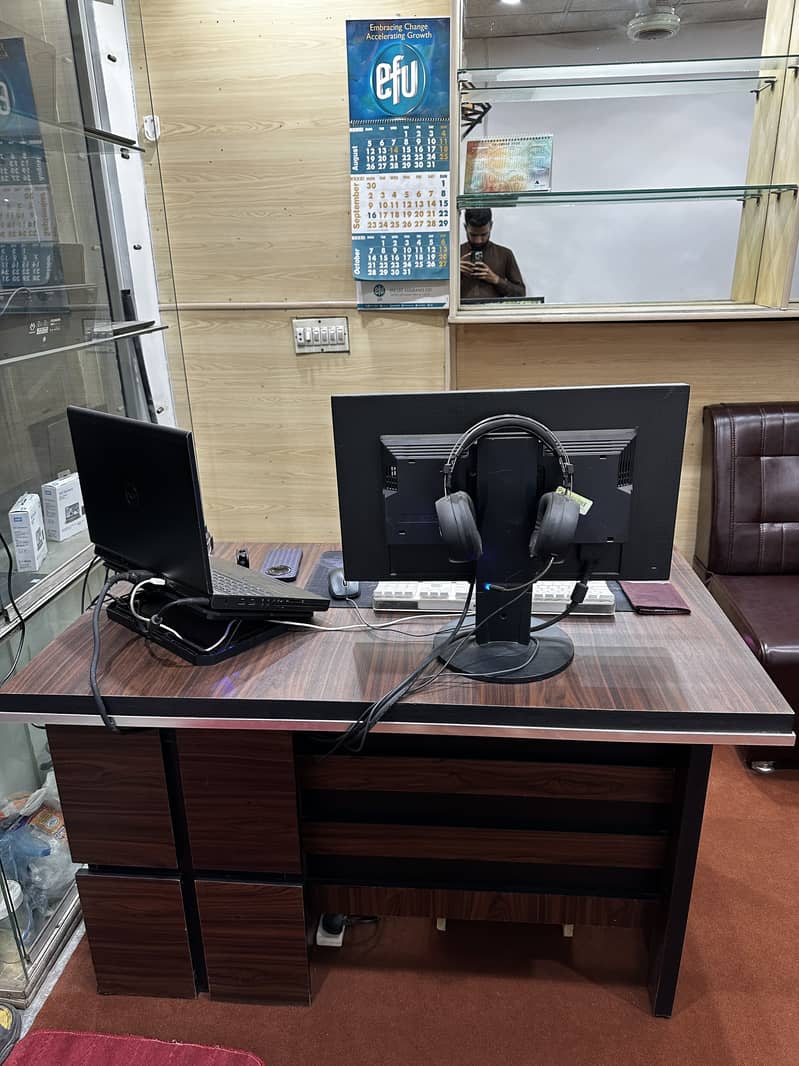 Office / computer table Execllent Condition 2