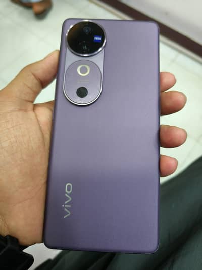 Vivo V40