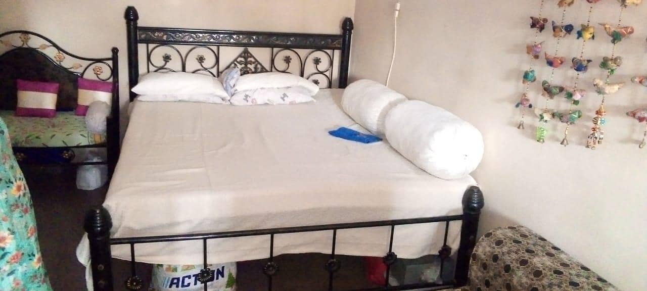 Bed & Sofa 0