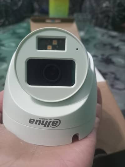 2 ANALOG DAHUA CCTV EK KI PRICE MAI ONE MONTH USED 10/10.