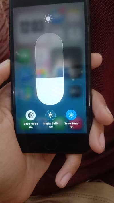 Apple iPhone SE with power bank paisay kam ho jaye jay rabta kein