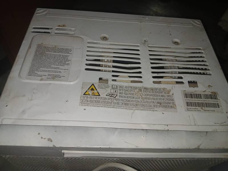 window AC 2
