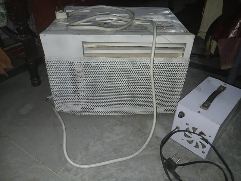 window AC 3