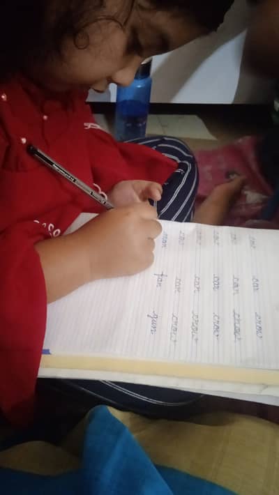 Female Tutor Available for Classes KG  to 8