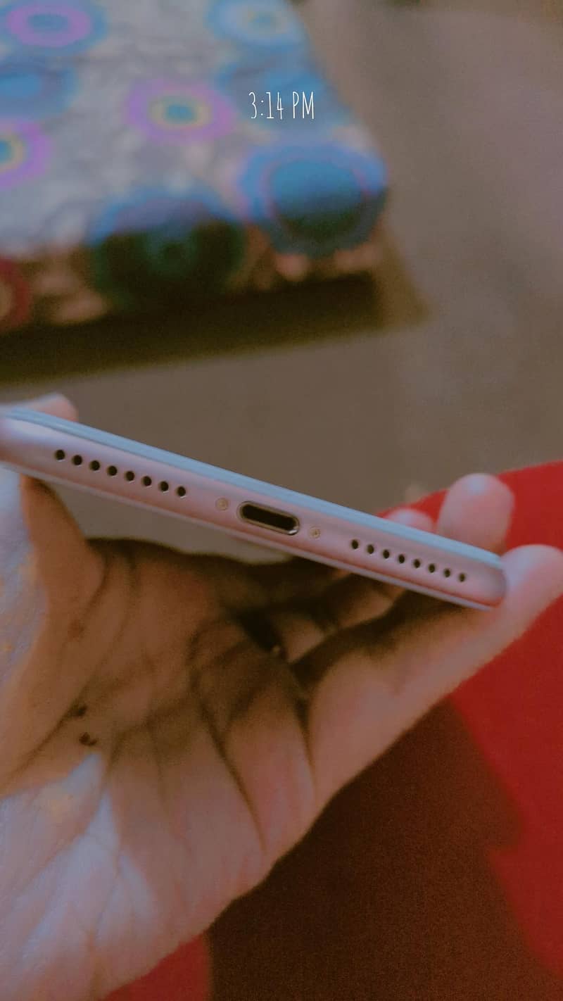 Apple iPhone 7 Plus 5