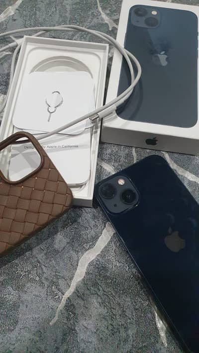 Apple iPhone 13