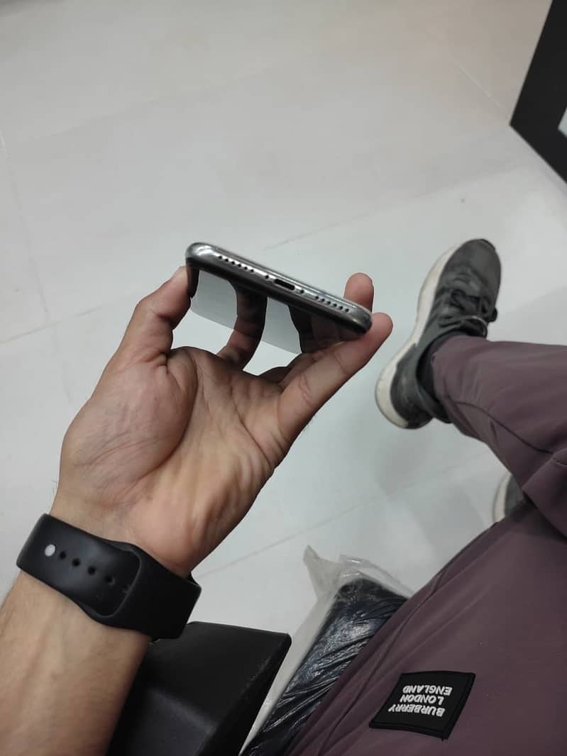 Apple iPhone X 5