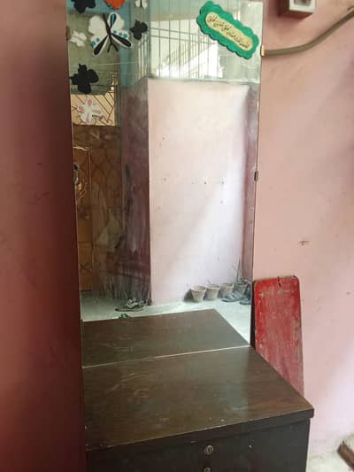 dresser/dressing table