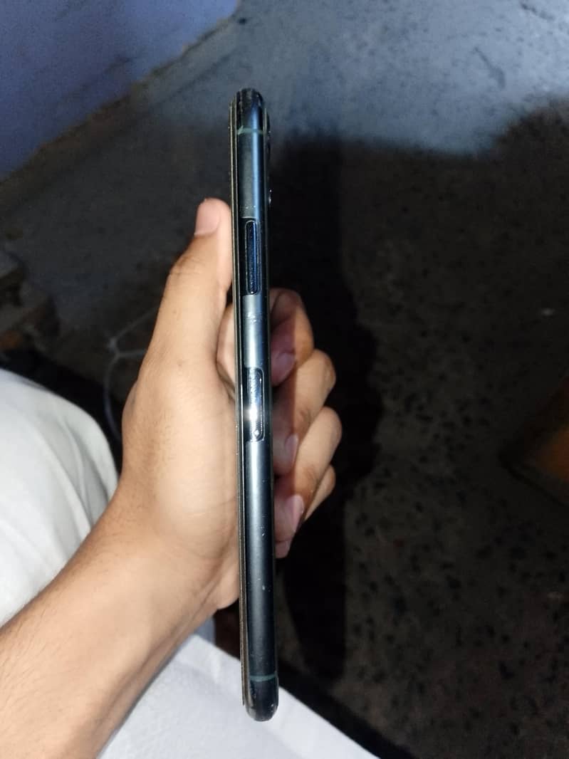 Apple iPhone 11 Pro Max 2