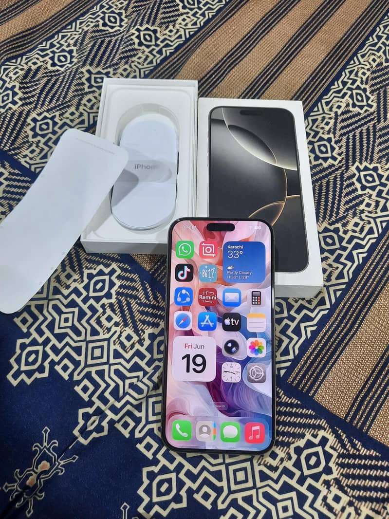 iPhone 16 Pro Max 1