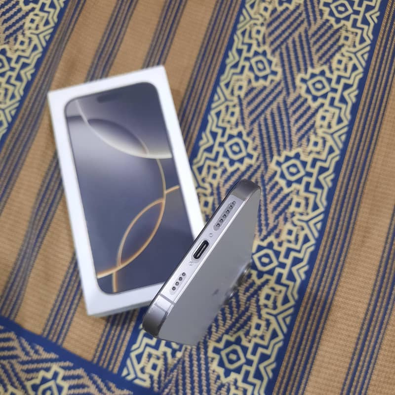 iPhone 16 Pro Max 5
