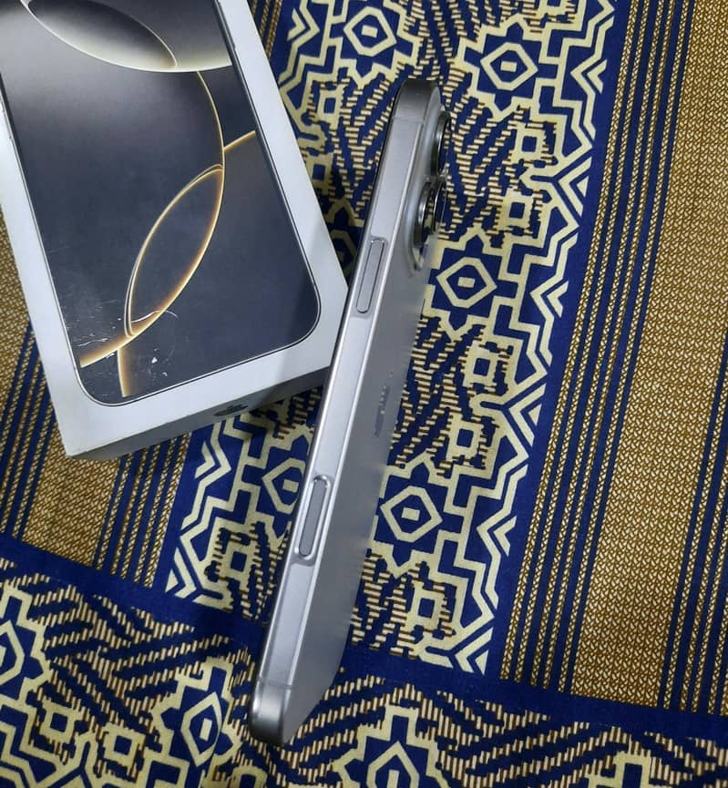 iPhone 16 Pro Max 6