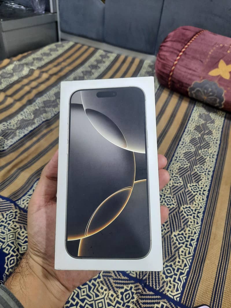 iPhone 16 Pro Max 8