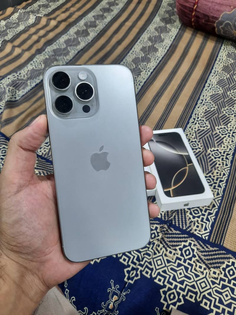 iPhone 16 Pro Max 9