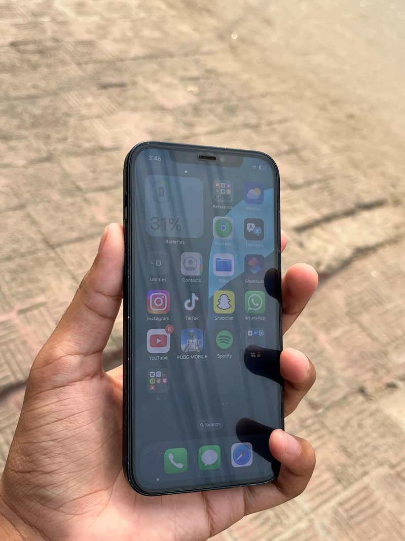 Apple iPhone 12 4