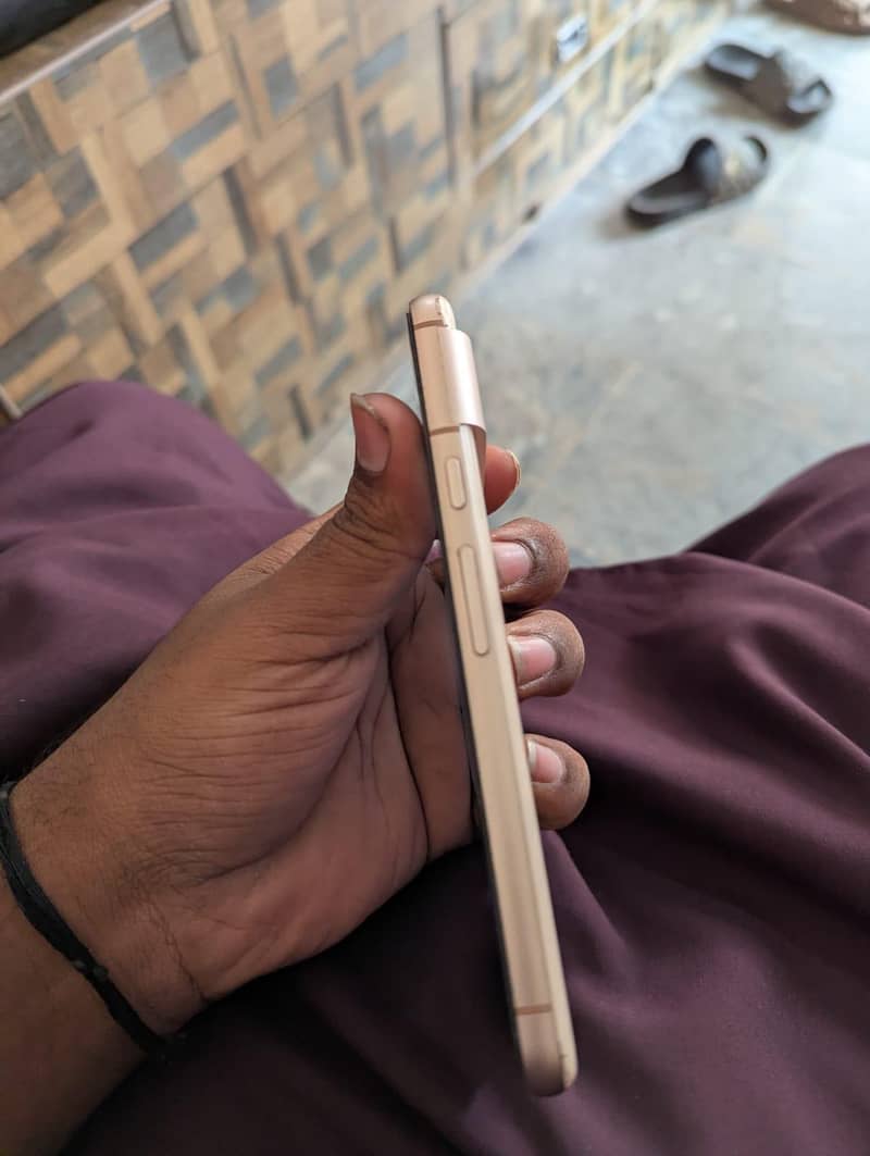 Google Pixel 8 4