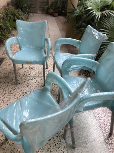 chairs plastic