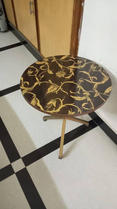 round shape table good condition