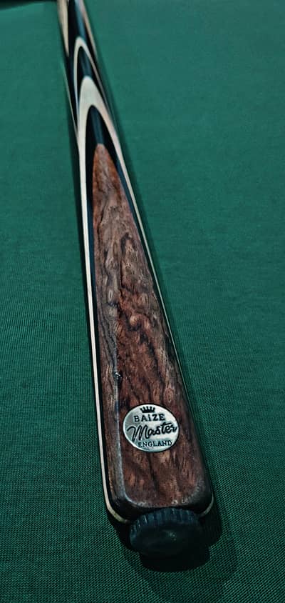 Premium Master Cue one piece with Two extensions and Box