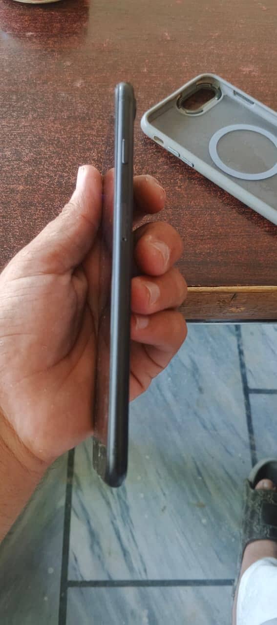 Apple iPhone 7 Plus 0