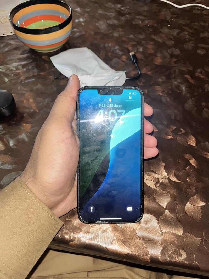 Apple iPhone 13 0