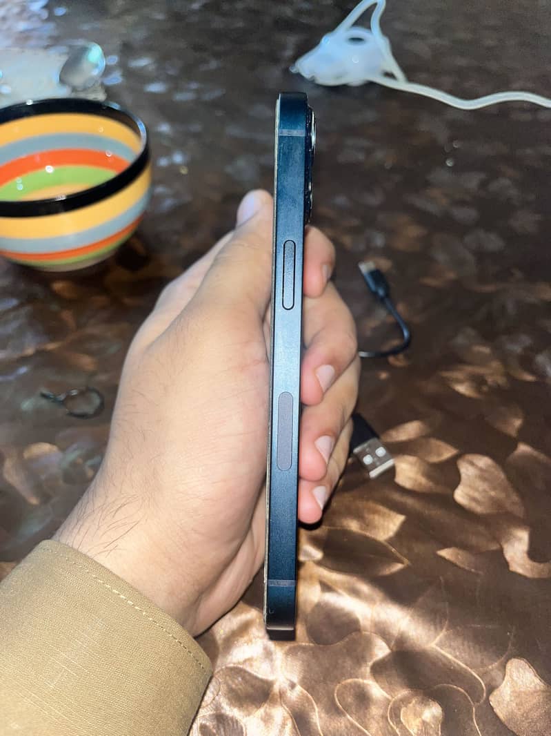 Apple iPhone 13 1