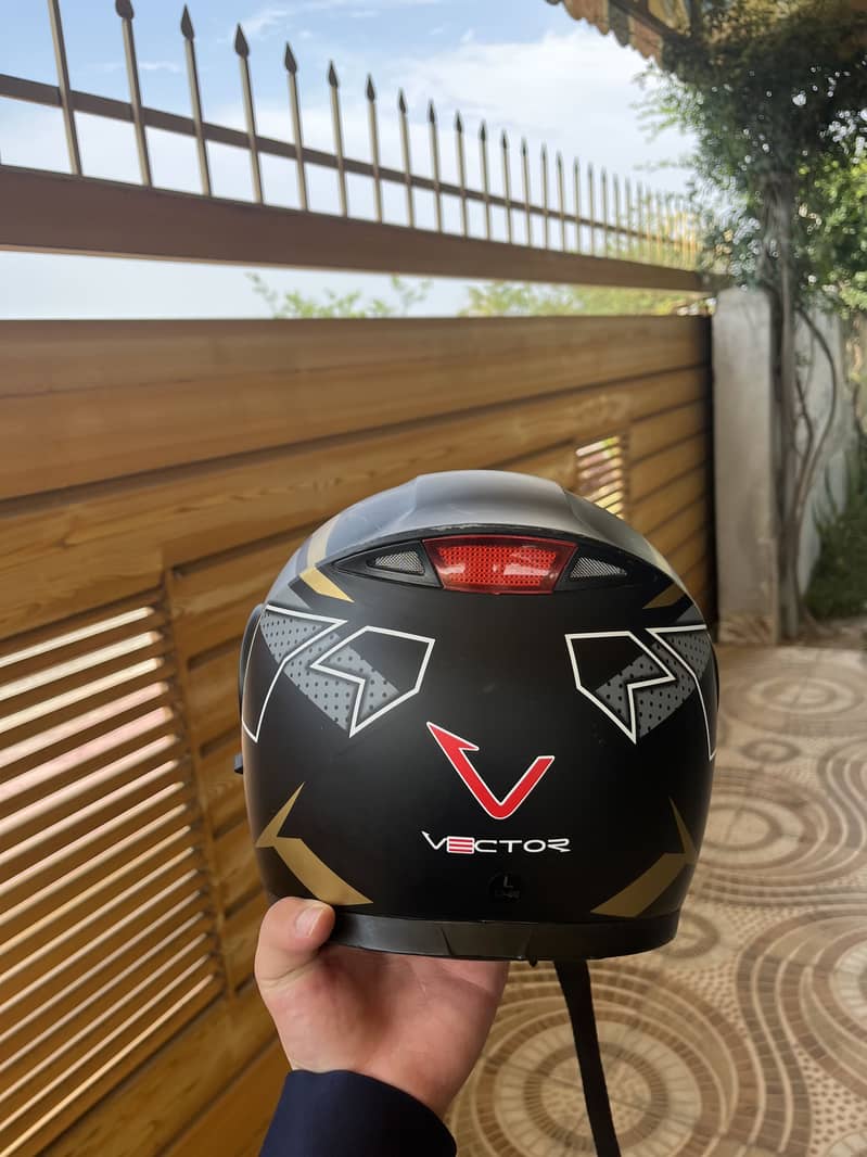 Vector helmet condition 9/10 3