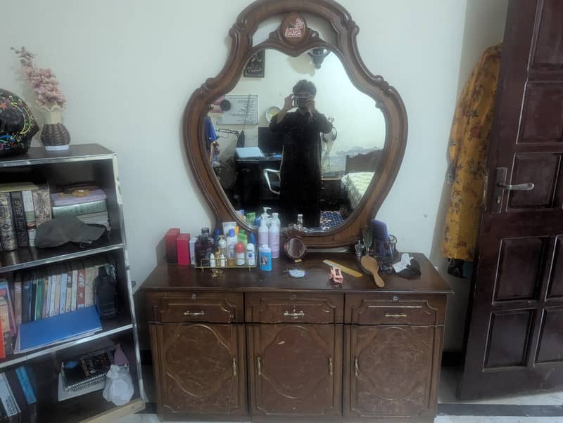 Dressing Table for Sell 0