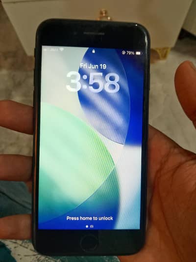 Apple iPhone SE