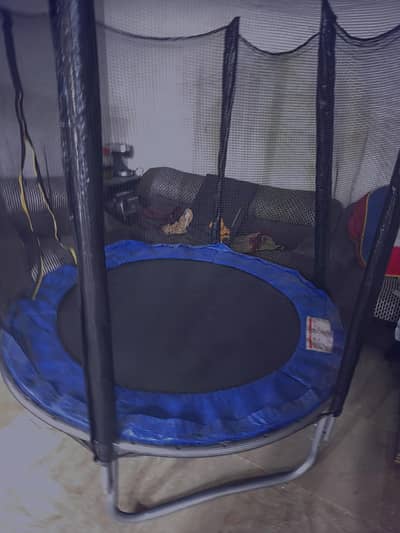 big size trampoline barely used like new 6.5ft