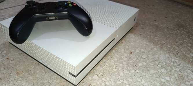 Xbox One S 1 TB With Controller