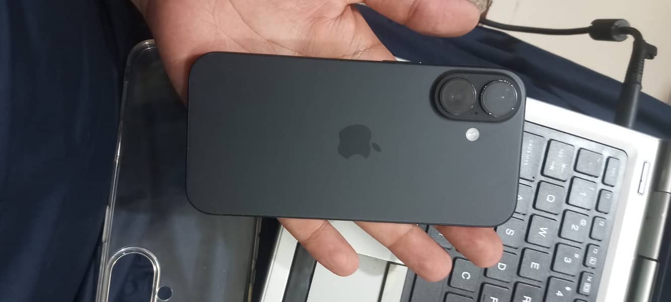 Apple iPhone 16 0