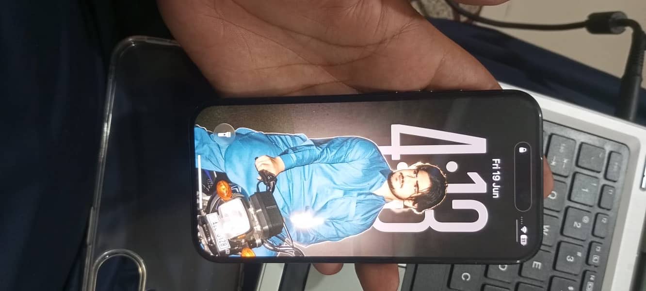 Apple iPhone 16 1