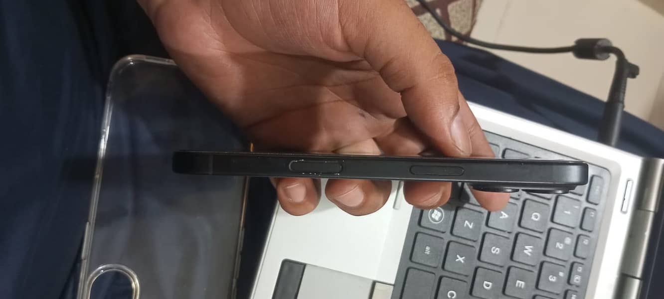 Apple iPhone 16 3