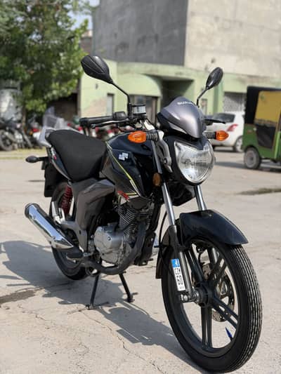 Suzuki GSX 125 Black