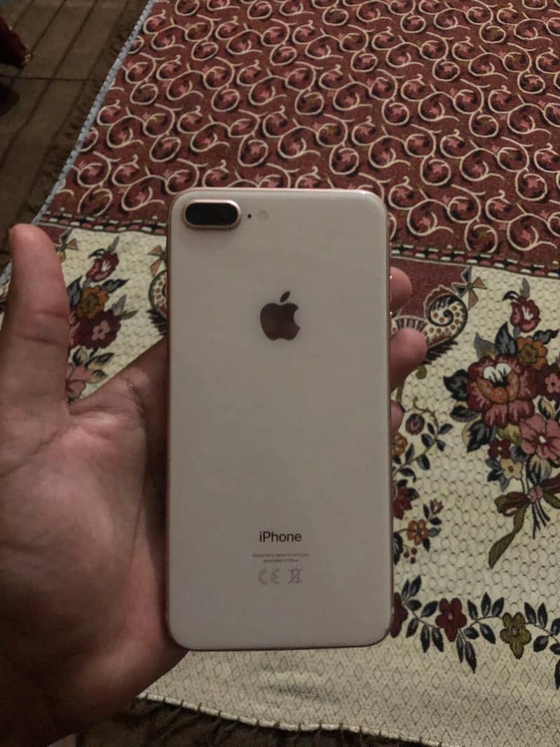 Apple iPhone 8 Plus 1