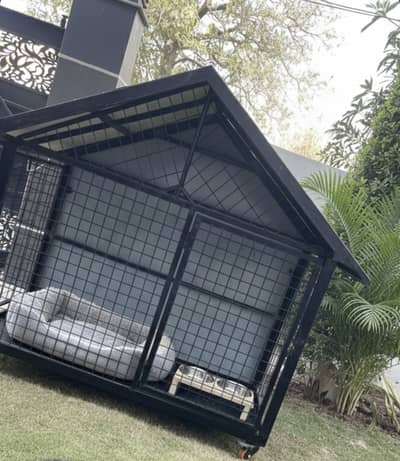 Moveable large dog cage