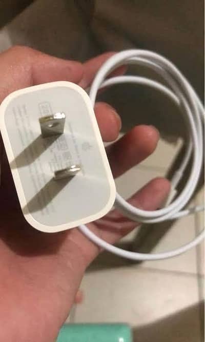 Iphone 17pro max adopter charger  original