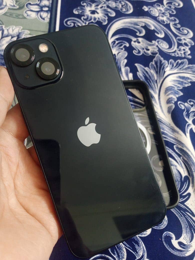 Apple iPhone 13 5
