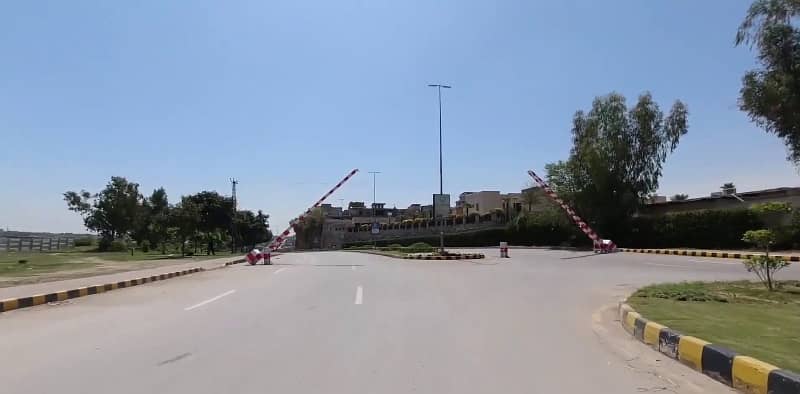 3 Side Open Dead-End Corner Plot 1