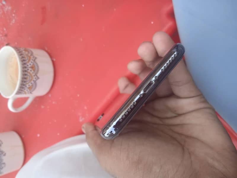 iPhone X 4