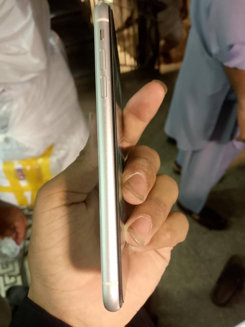 Apple iPhone 11 3