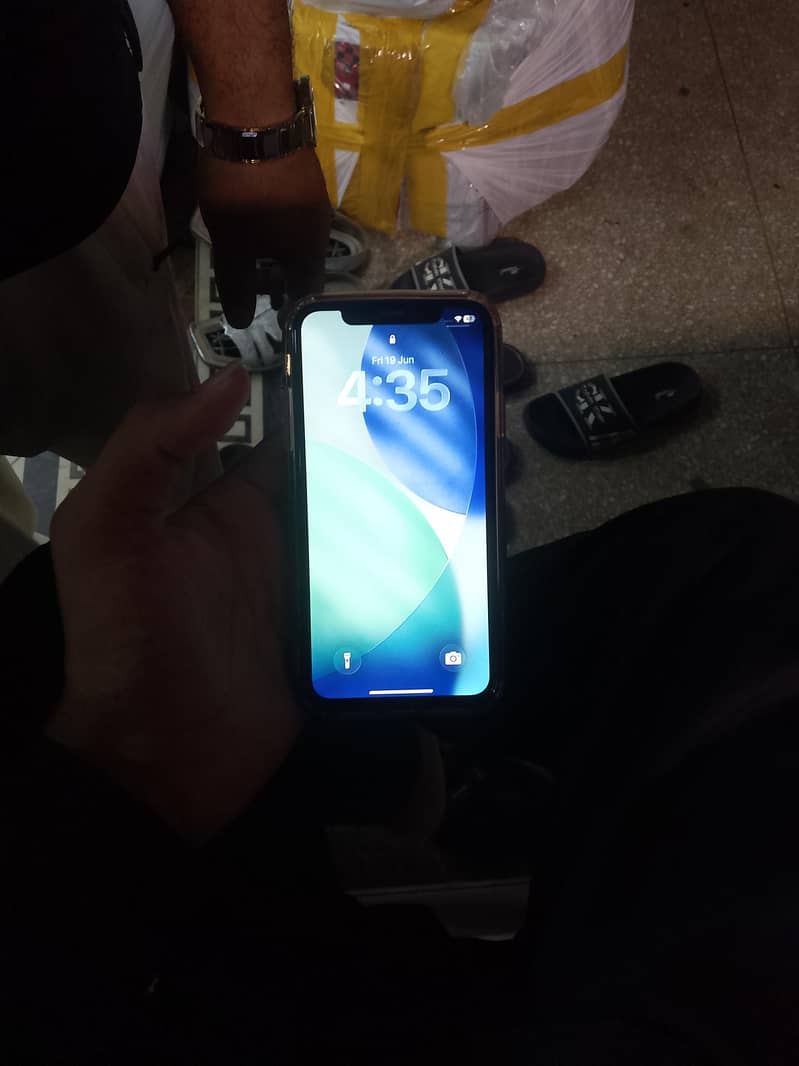 Apple iPhone 11 7