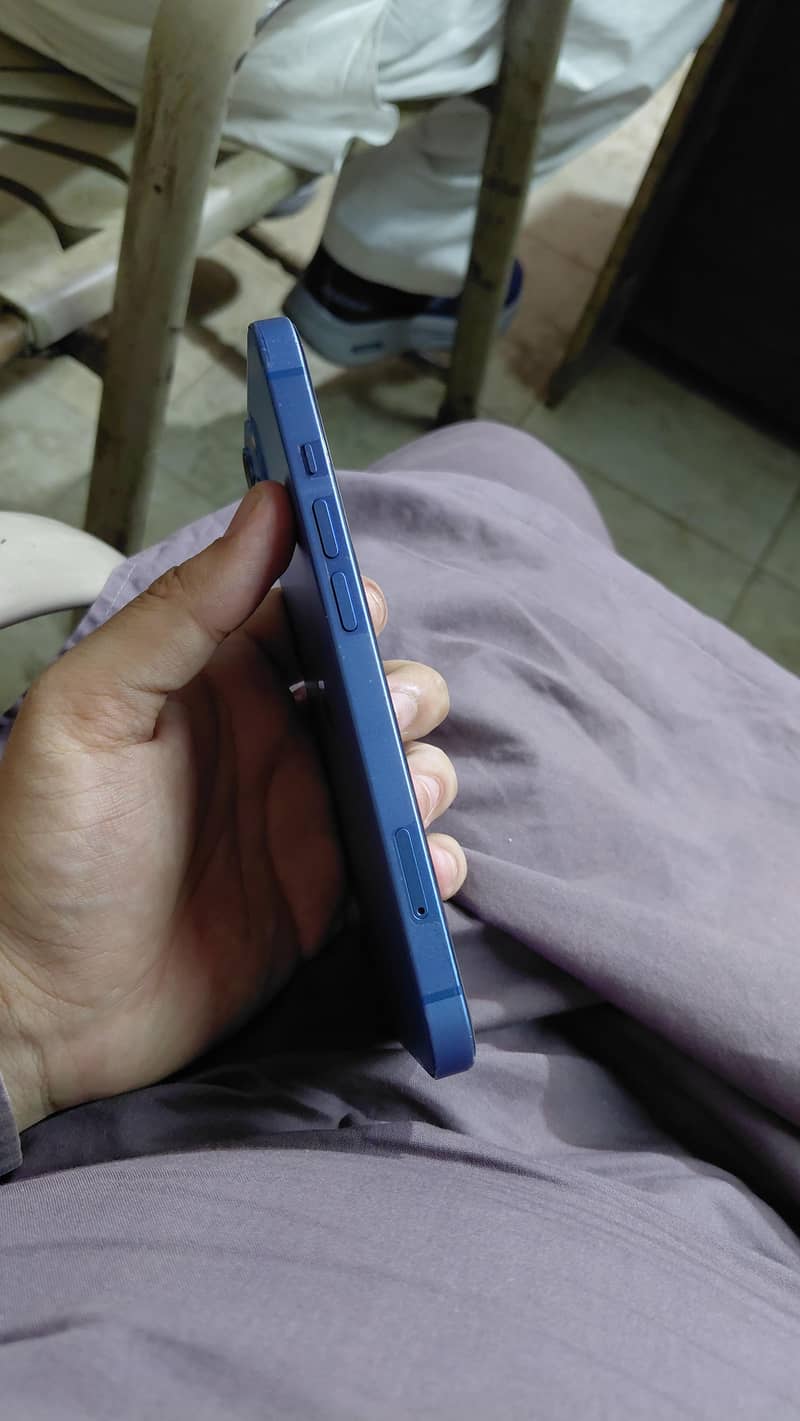 iPhone 13 3